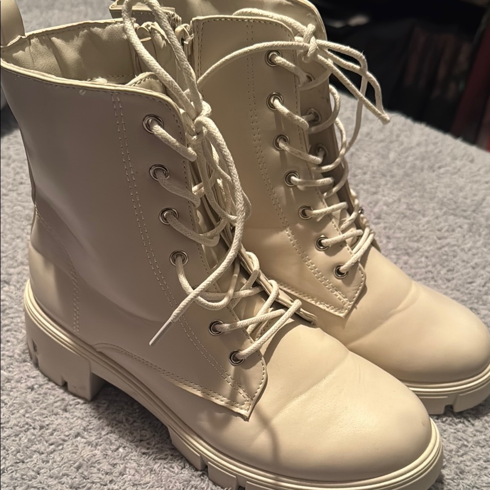 Women's Lace-Up Ankle Boots - Cream